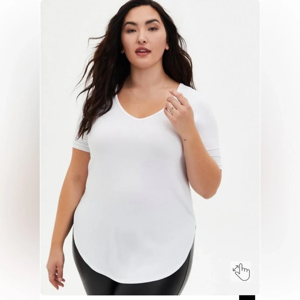 ✨torrid white super soft v-neck favorite tunic tee✨ - Picture 1 of 8
